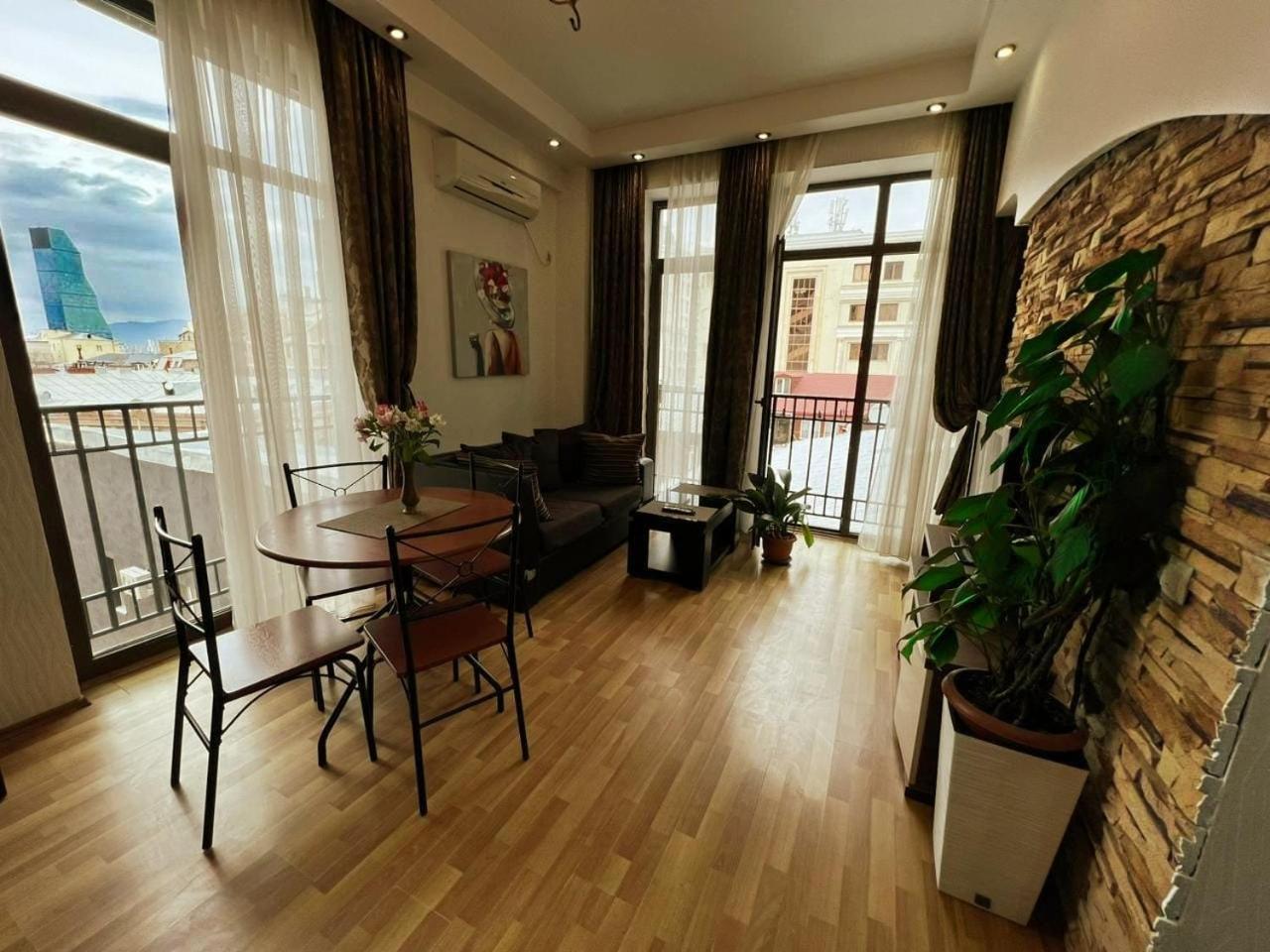 Cozy Apartment In The City Center Mtatsminda Tbilisi Eksteriør bilde