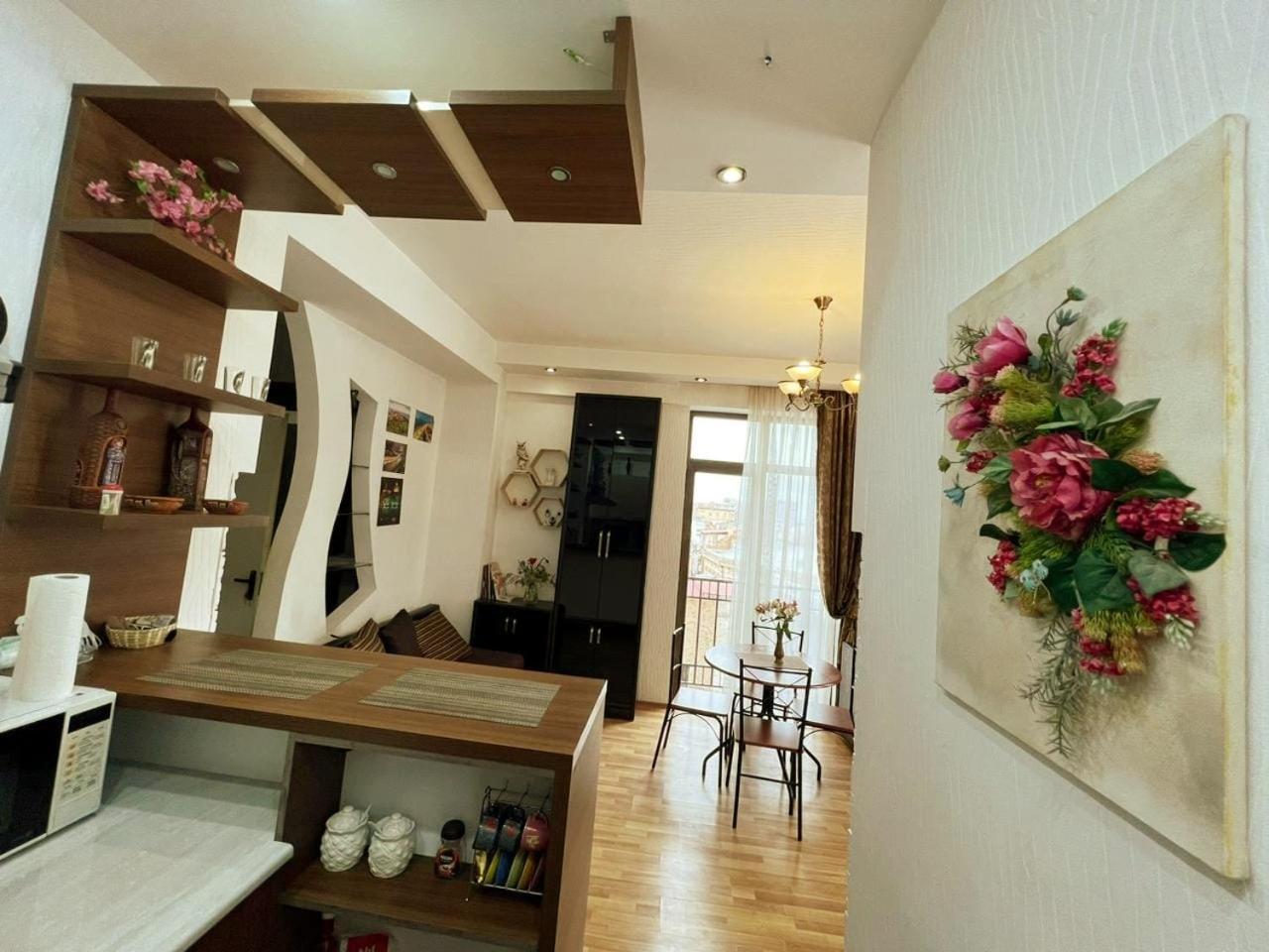 Cozy Apartment In The City Center Mtatsminda Tbilisi Eksteriør bilde