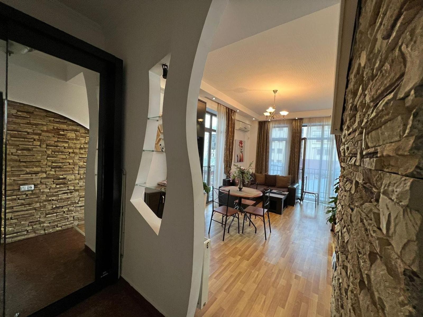 Cozy Apartment In The City Center Mtatsminda Tbilisi Eksteriør bilde