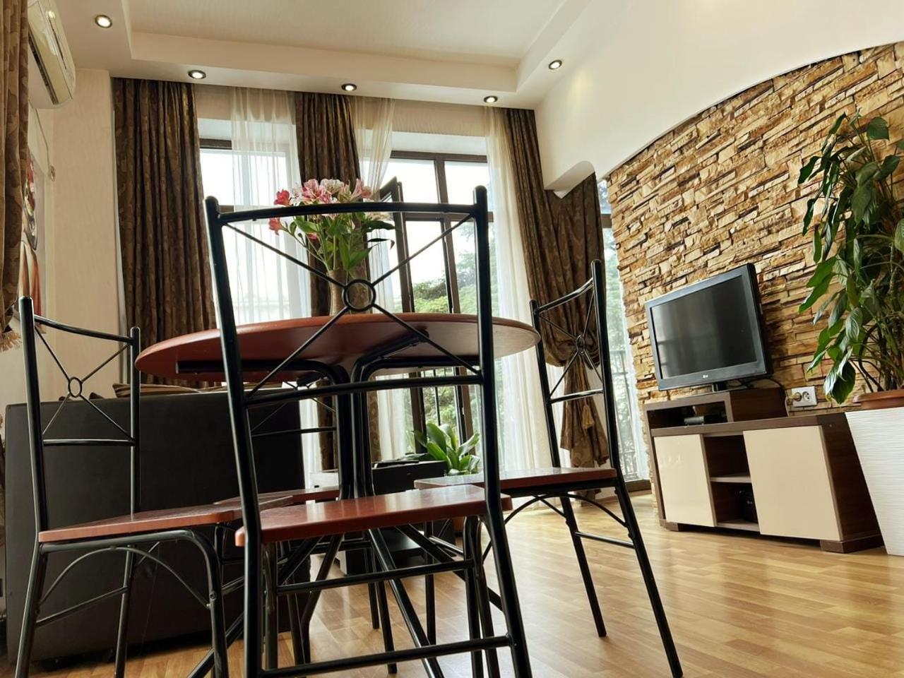Cozy Apartment In The City Center Mtatsminda Tbilisi Eksteriør bilde