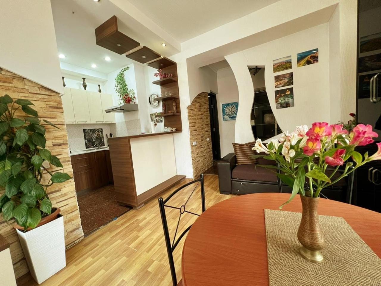 Cozy Apartment In The City Center Mtatsminda Tbilisi Eksteriør bilde