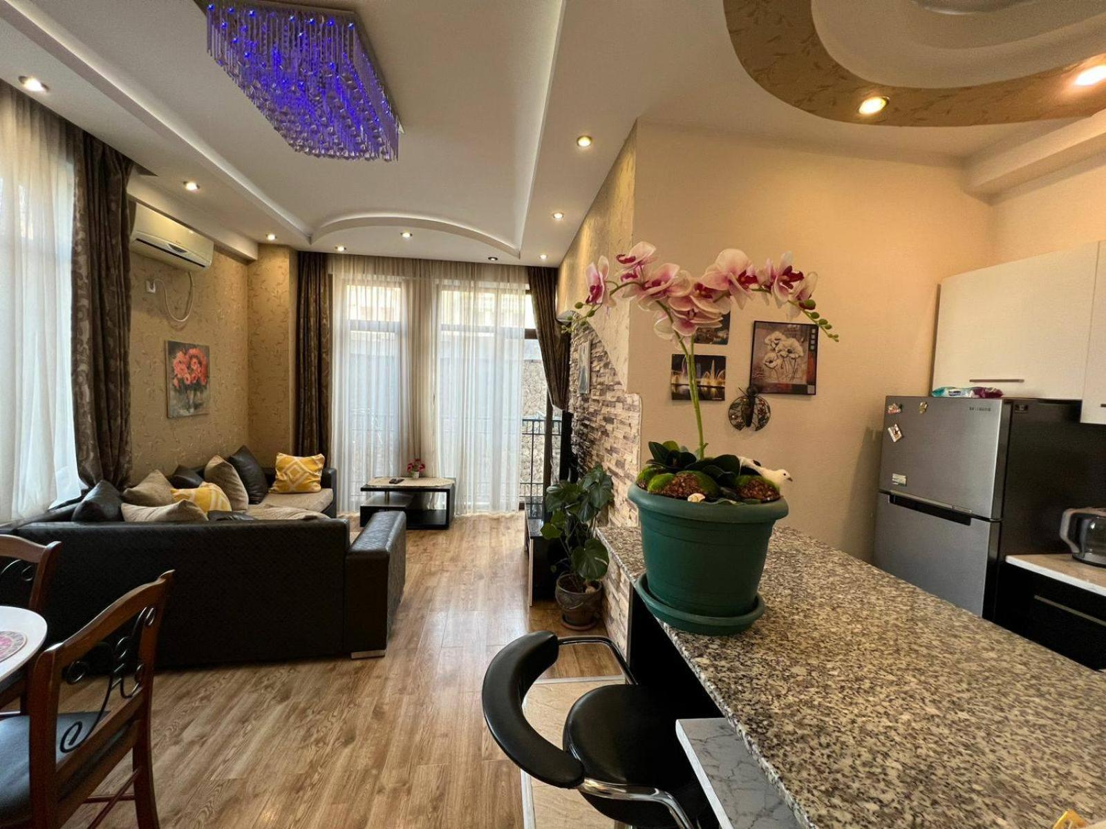 Cozy Apartment In The City Center Mtatsminda Tbilisi Eksteriør bilde